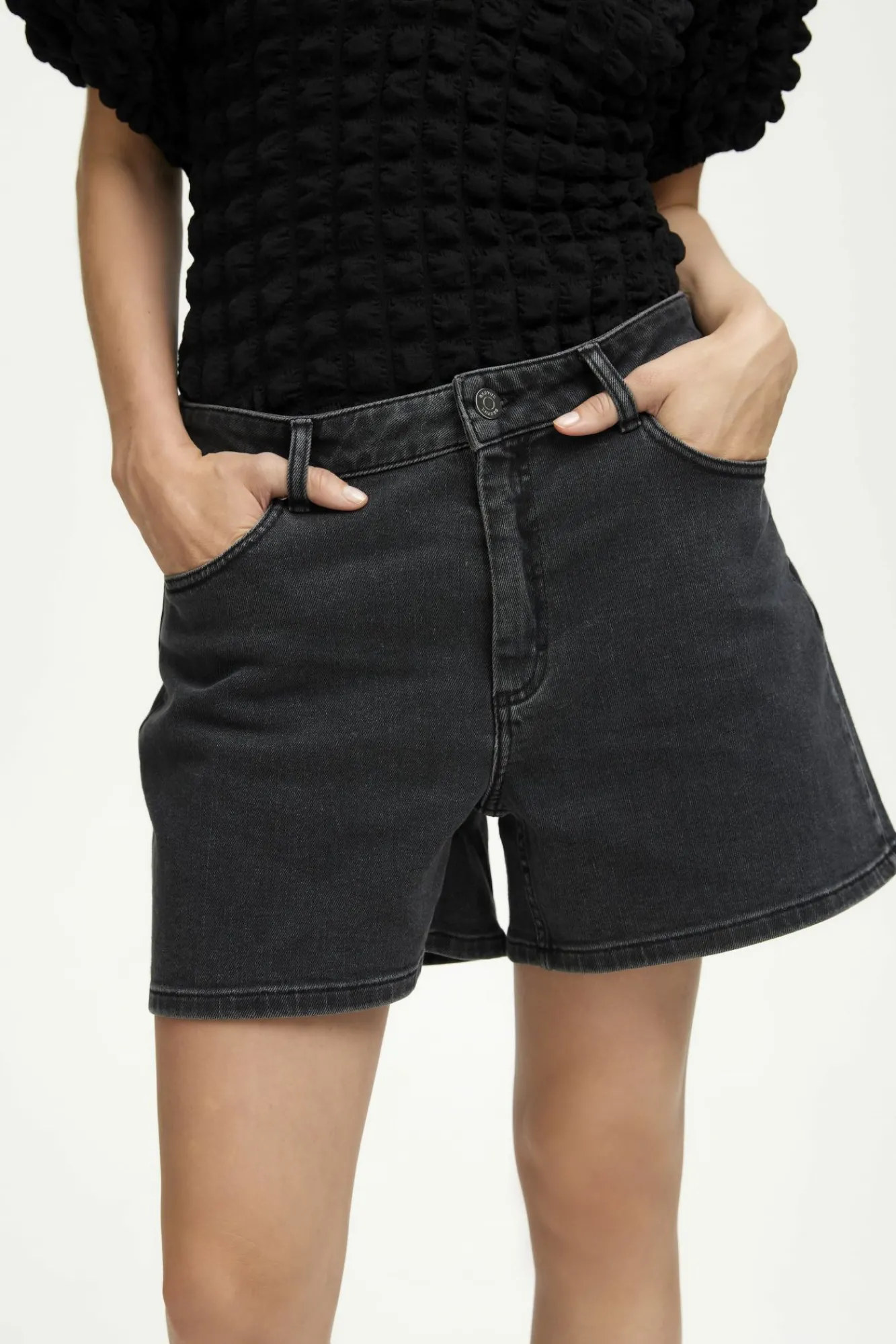 Kvinna Gestuz Shorts^Moniqgz Shorts