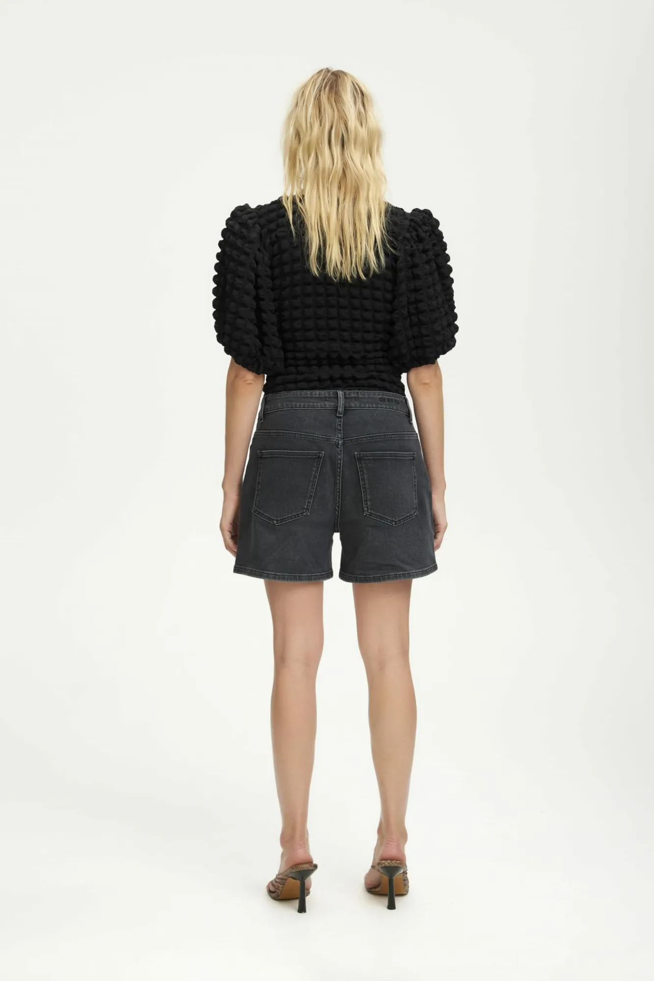 Kvinna Gestuz Shorts^Moniqgz Shorts